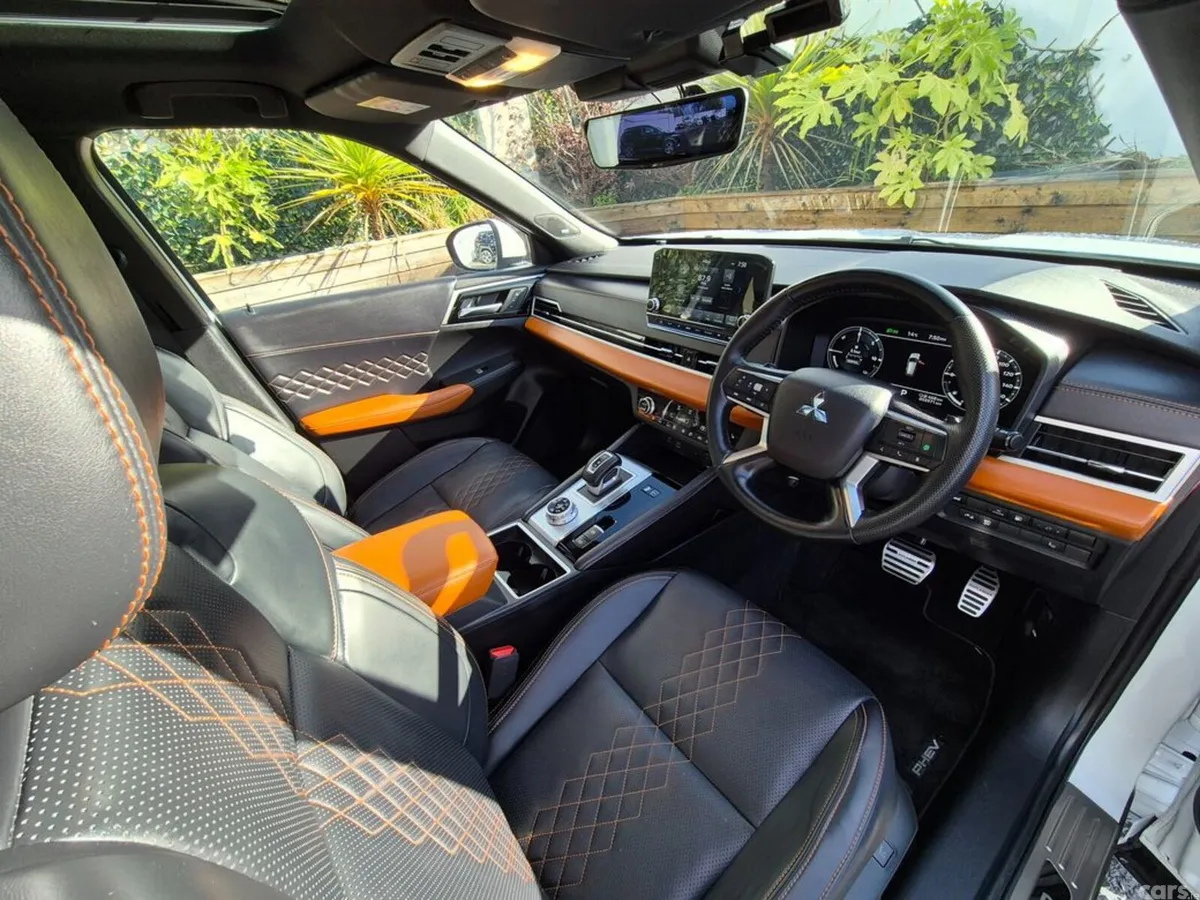 Mitsubishi Outlander SUV, Petrol Plug-in Hybrid, 2023, White