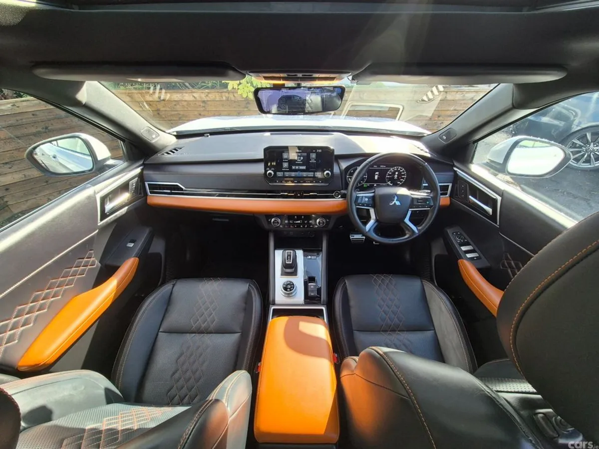 Mitsubishi Outlander SUV, Petrol Plug-in Hybrid, 2023, White