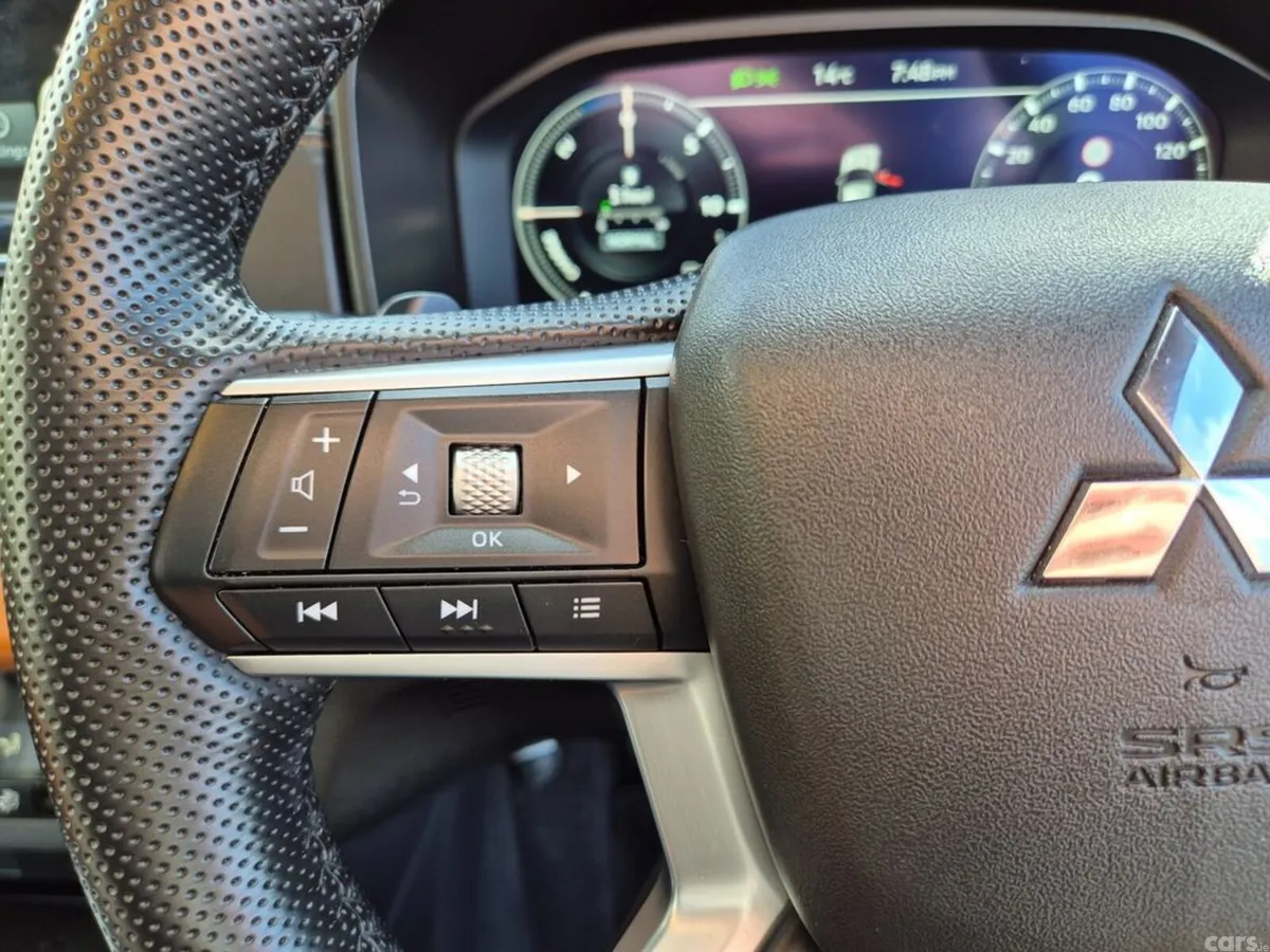 Mitsubishi Outlander SUV, Petrol Plug-in Hybrid, 2023, White