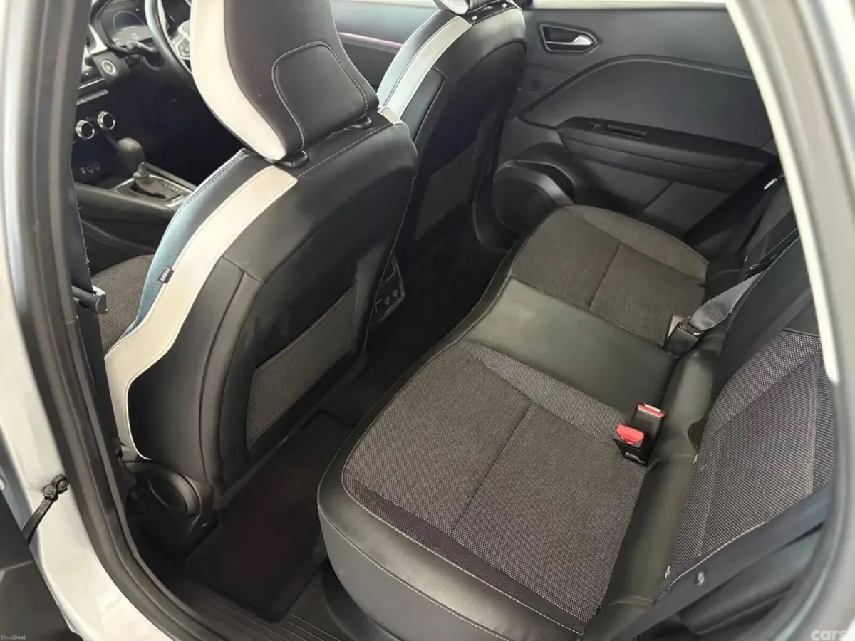 Renault Captur SUV, Petrol Hybrid, 2023, Silver