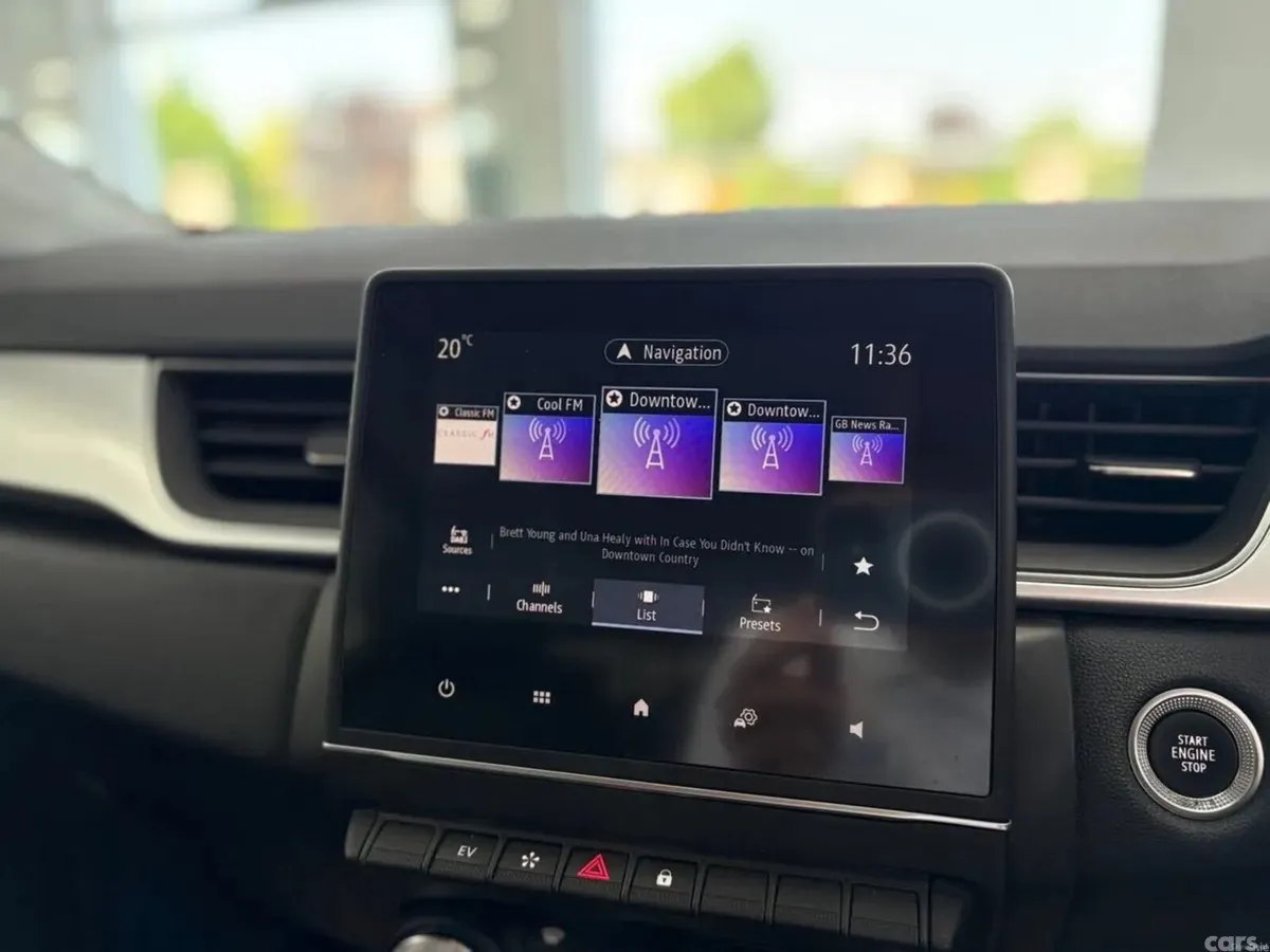 Renault Captur SUV, Petrol Hybrid, 2023, Silver