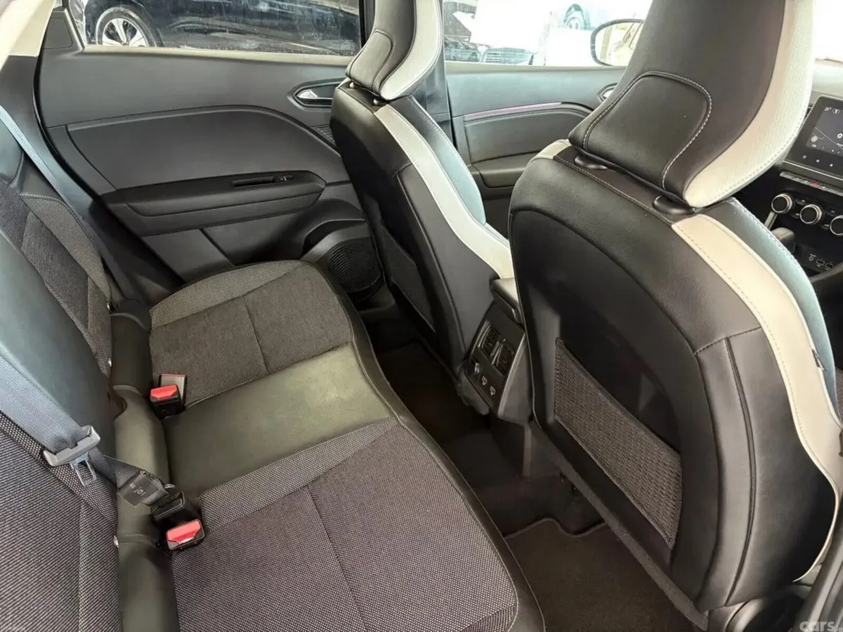 Renault Captur SUV, Petrol Hybrid, 2023, Silver
