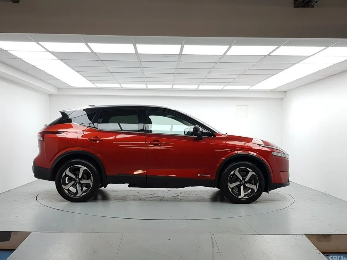 Nissan Qashqai MPV, Petrol, 2023, Red