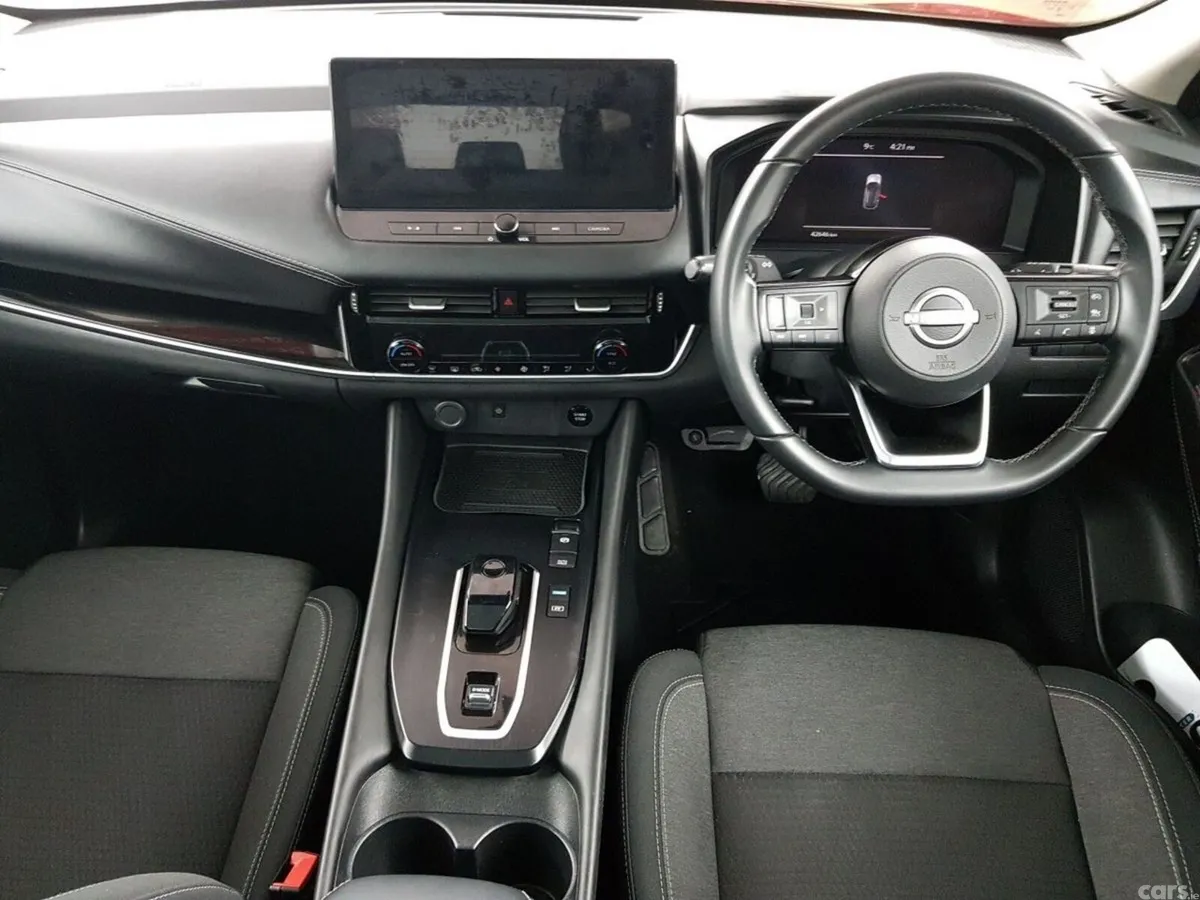 Nissan Qashqai MPV, Petrol, 2023, Red