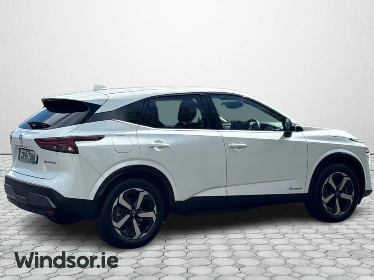 Nissan Qashqai MPV, Petrol Hybrid, 2023, White