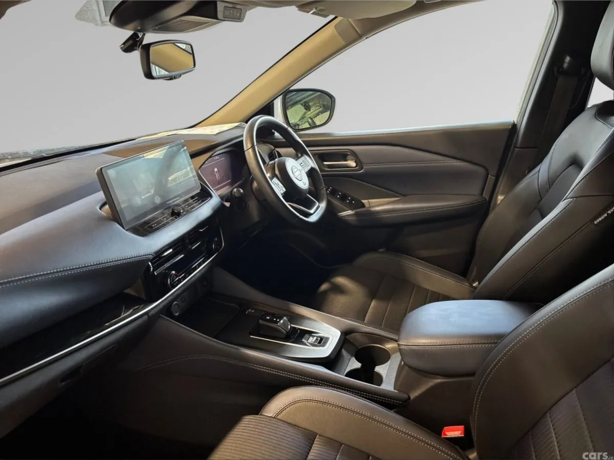 Nissan Qashqai MPV, Petrol Hybrid, 2023, White