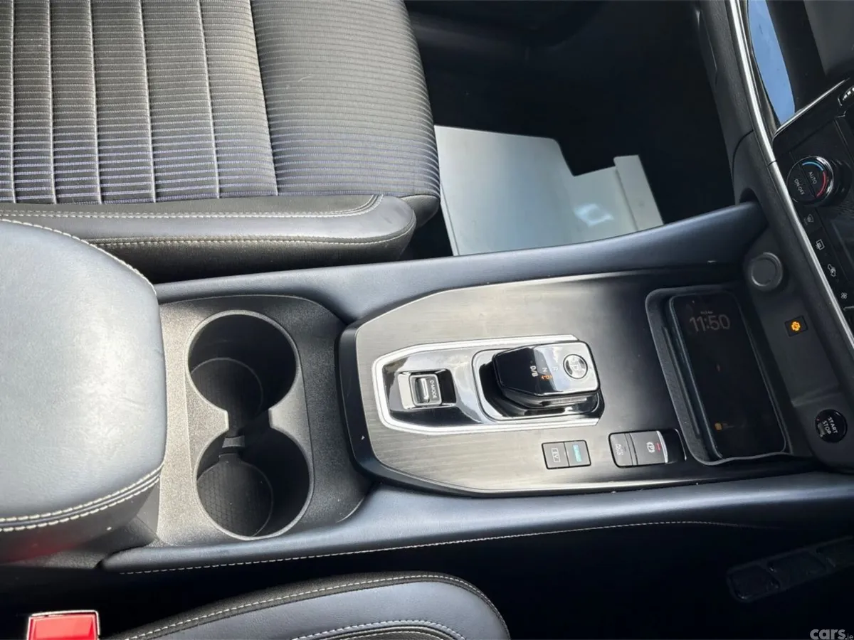 Nissan Qashqai MPV, Petrol Hybrid, 2023, White