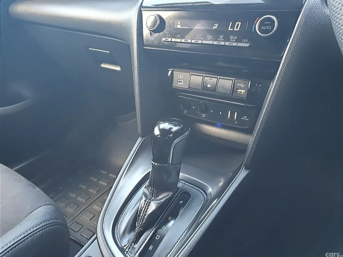 Toyota Yaris Cross SUV, Petrol Hybrid, 2023, White