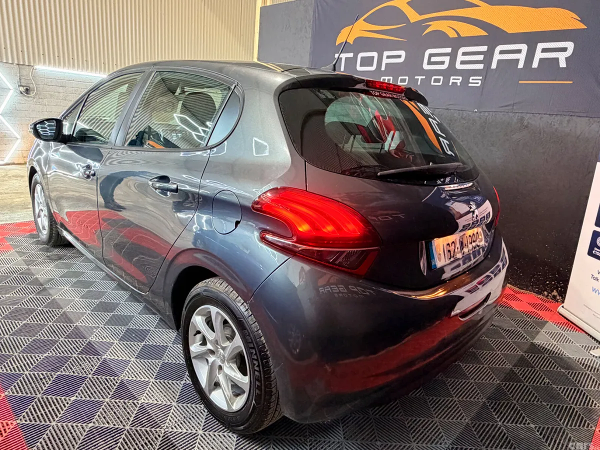 Peugeot 208 Hatchback, Petrol, 2016, Grey