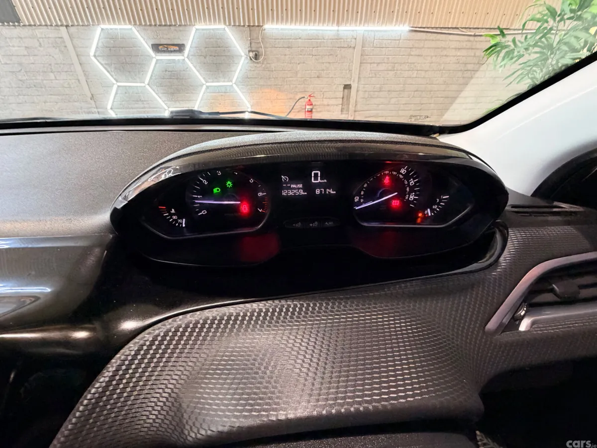 Peugeot 208 Hatchback, Petrol, 2016, Grey