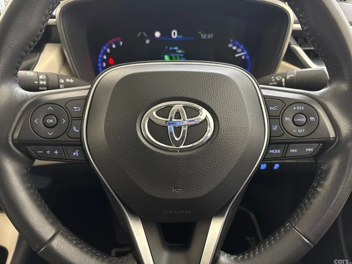 Toyota Corolla Saloon, Petrol Hybrid, 2020, Silver