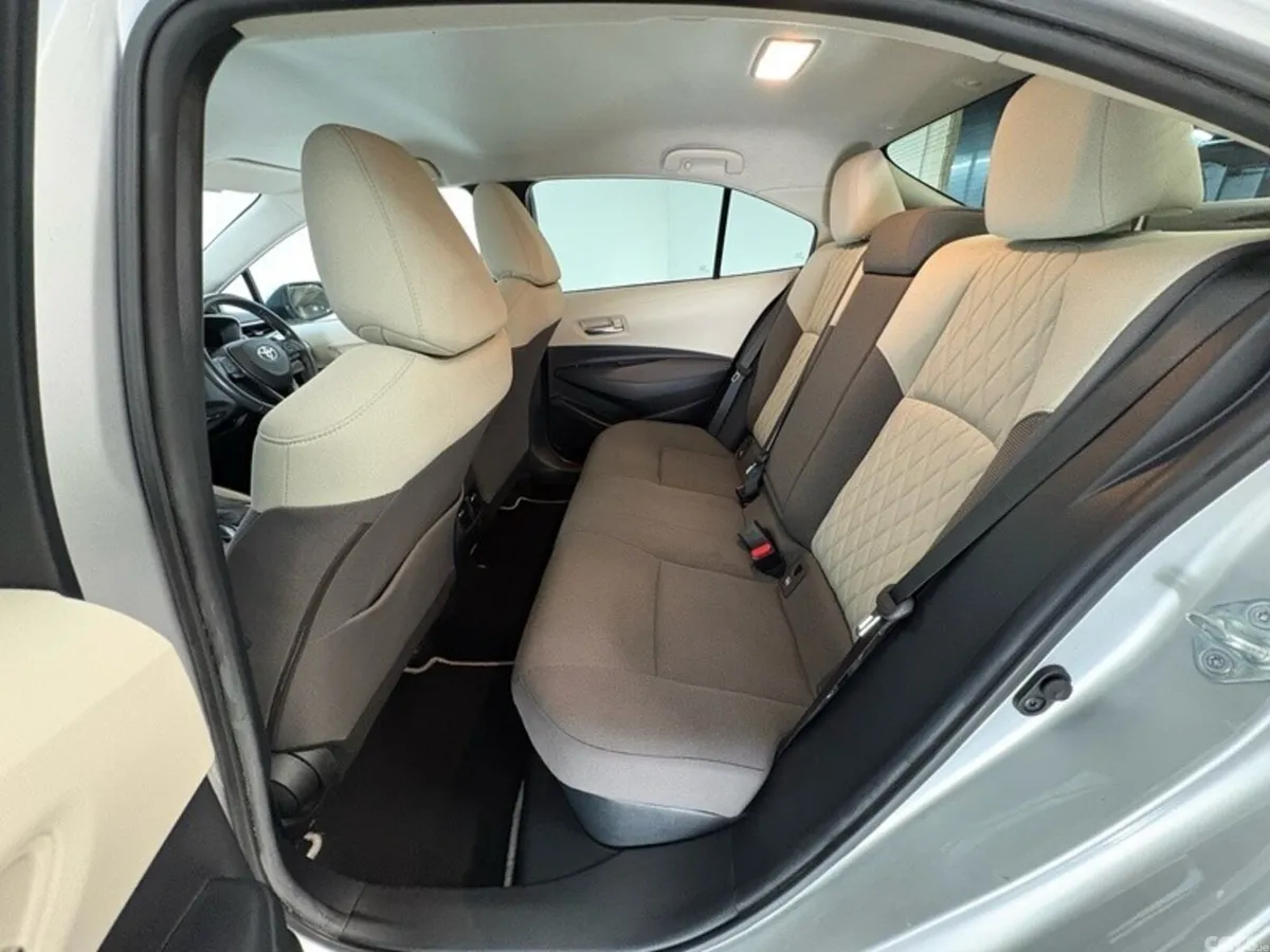 Toyota Corolla Saloon, Petrol Hybrid, 2020, Silver