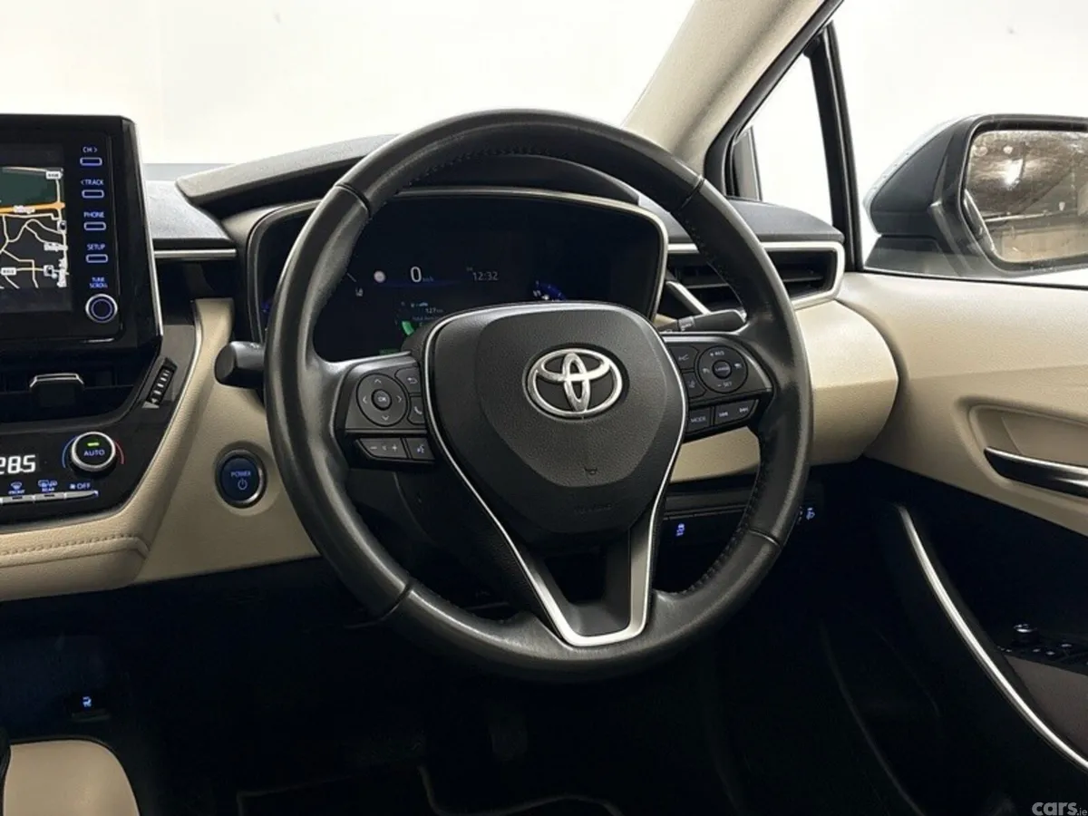 Toyota Corolla Saloon, Petrol Hybrid, 2020, Silver
