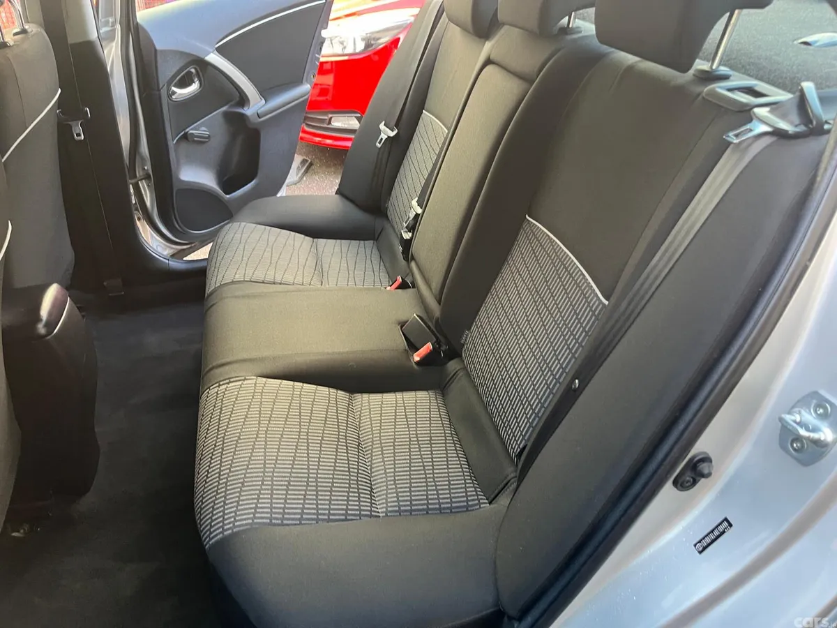 Toyota Avensis Saloon, Diesel, 2013, Silver