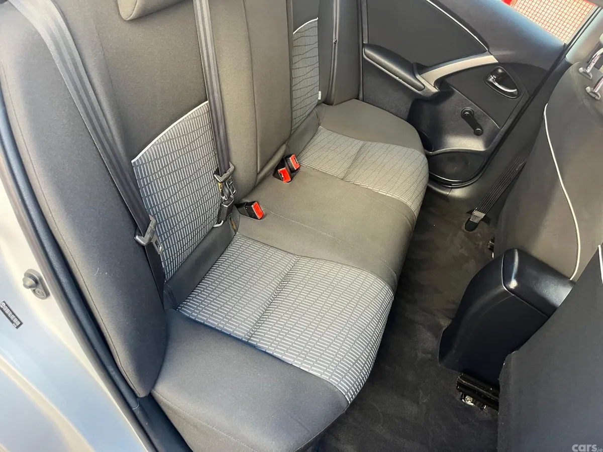Toyota Avensis Saloon, Diesel, 2013, Silver