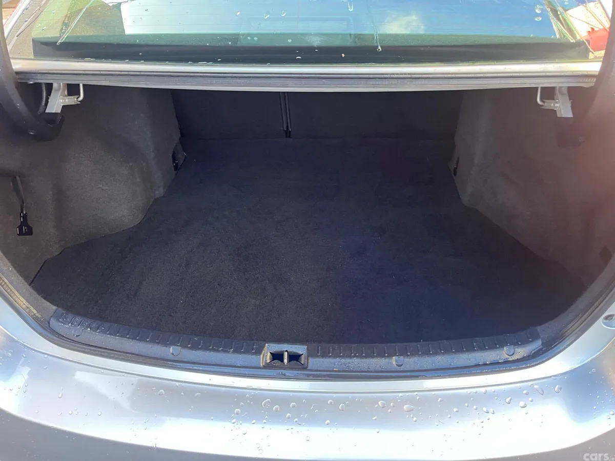 Toyota Avensis Saloon, Diesel, 2013, Silver