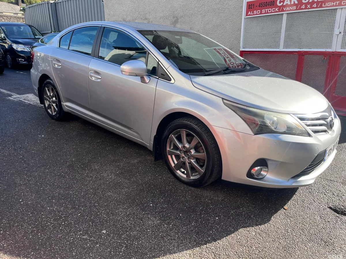 Toyota Avensis Saloon, Diesel, 2013, Silver
