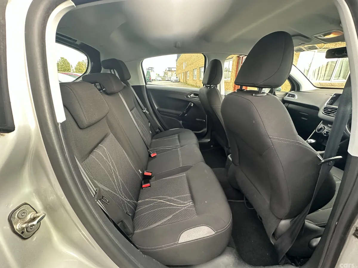 Peugeot 208 Hatchback, Diesel, 2016, Grey