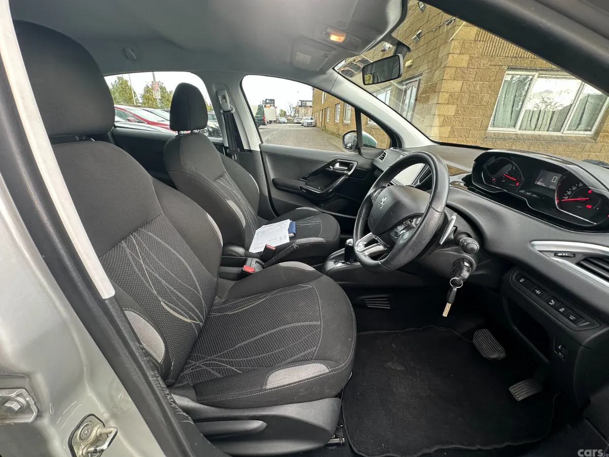 Peugeot 208 Hatchback, Diesel, 2016, Grey