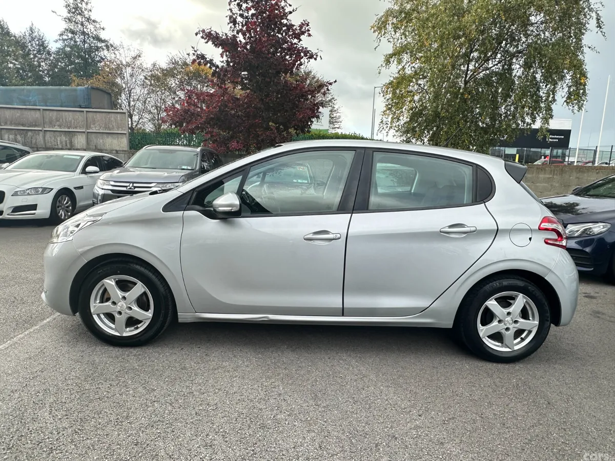 Peugeot 208 Hatchback, Diesel, 2016, Grey