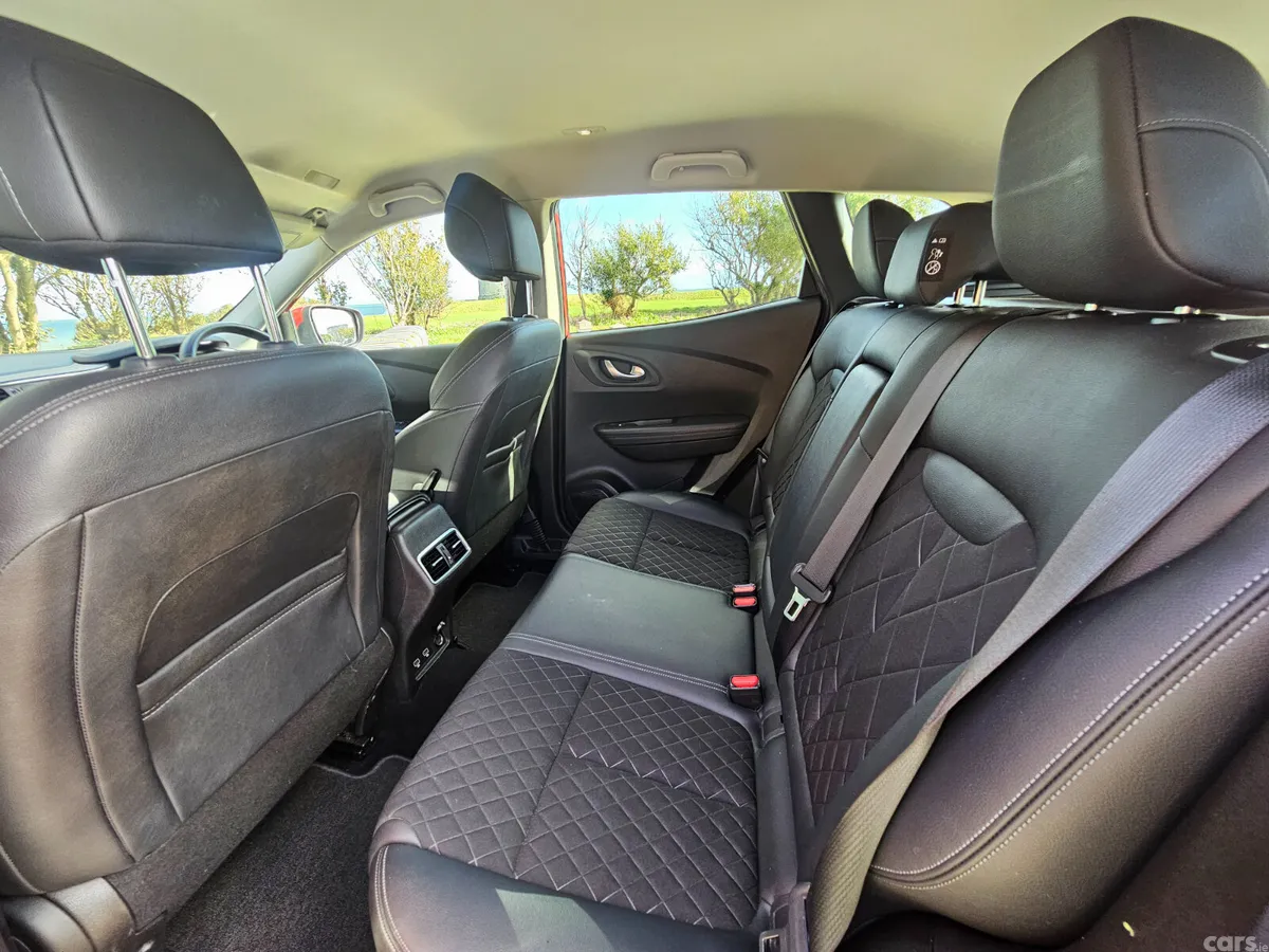 Renault Kadjar SUV, Petrol, 2021, Red