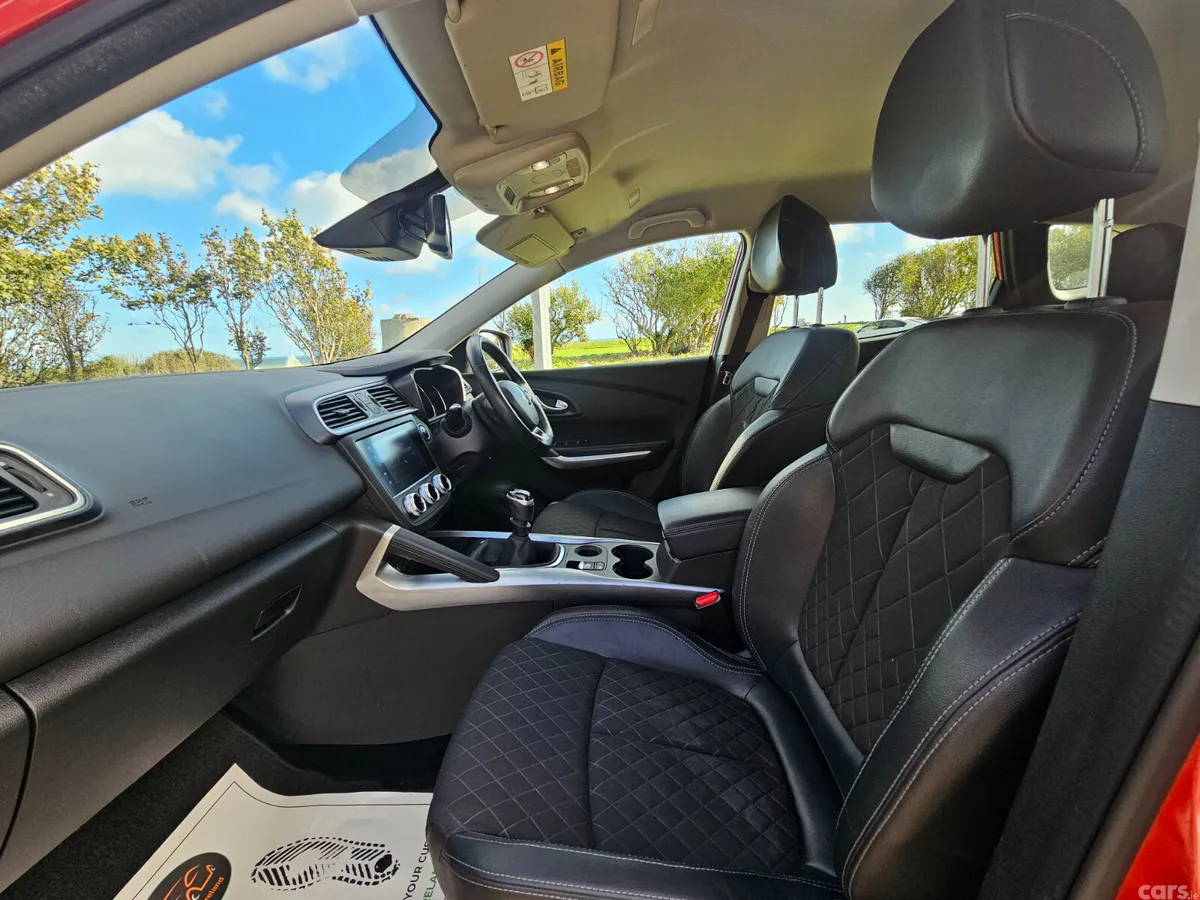 Renault Kadjar SUV, Petrol, 2021, Red