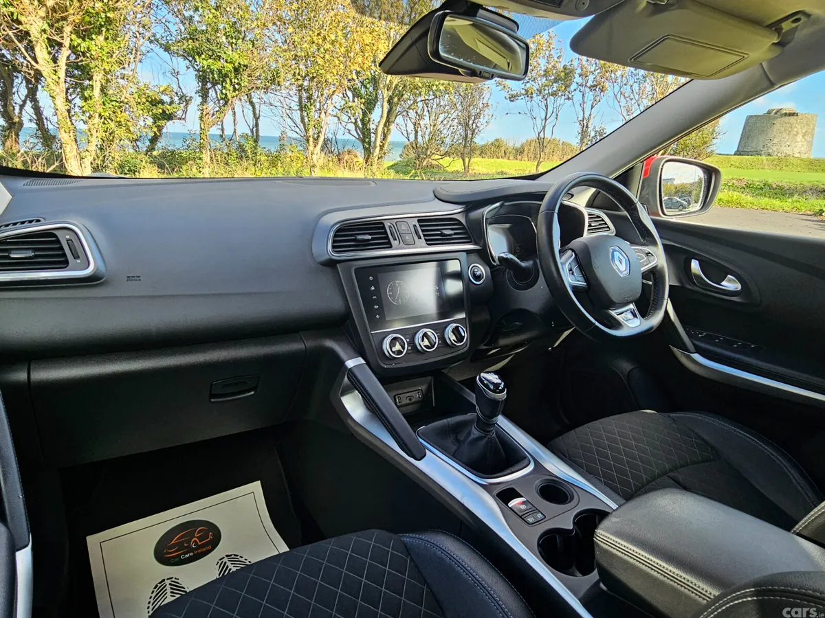 Renault Kadjar SUV, Petrol, 2021, Red