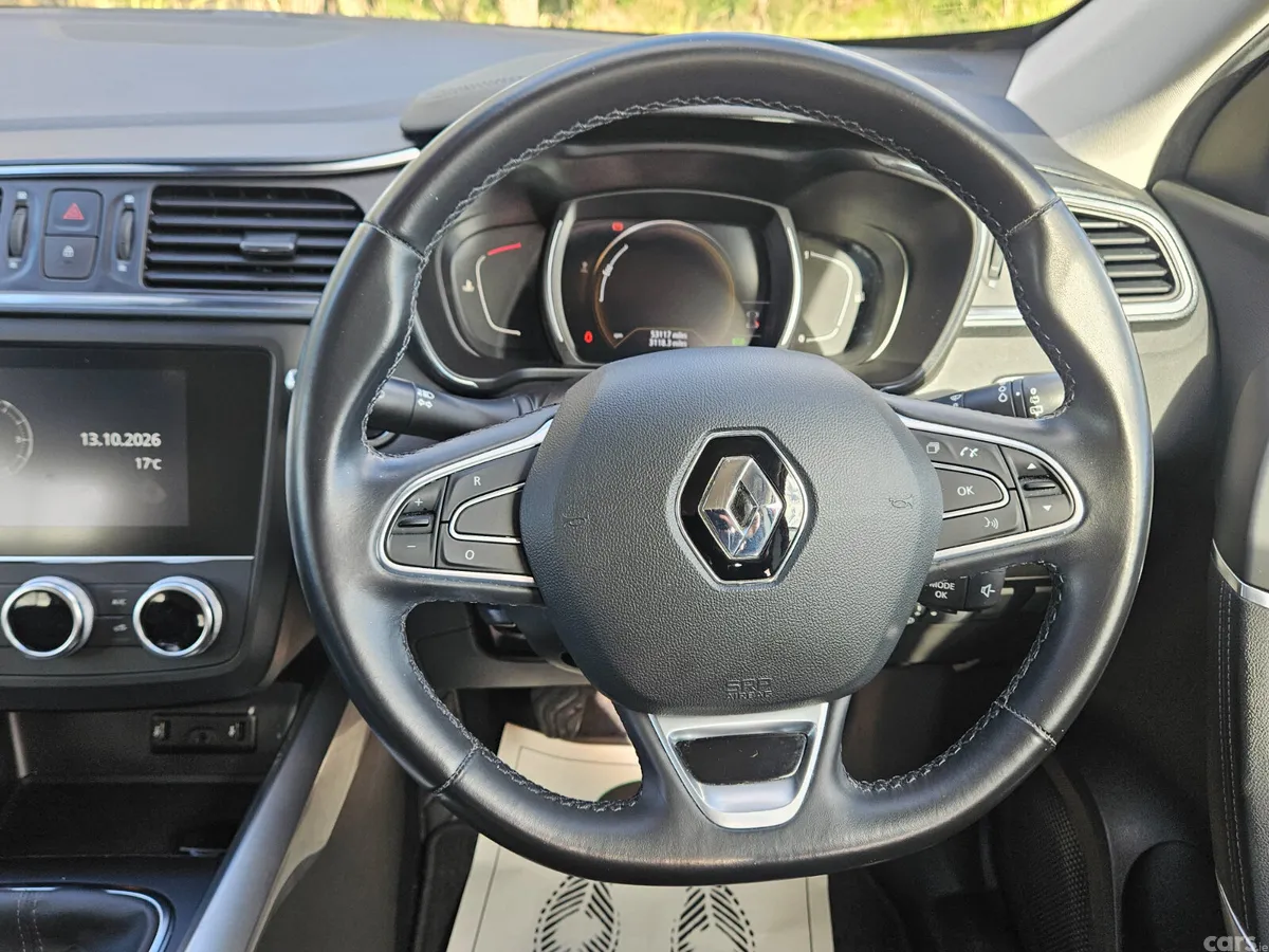 Renault Kadjar SUV, Petrol, 2021, Red