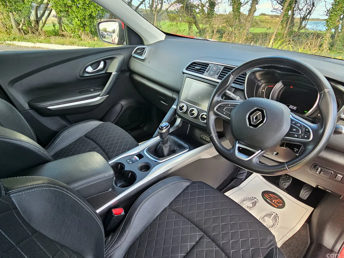 Renault Kadjar SUV, Petrol, 2021, Red