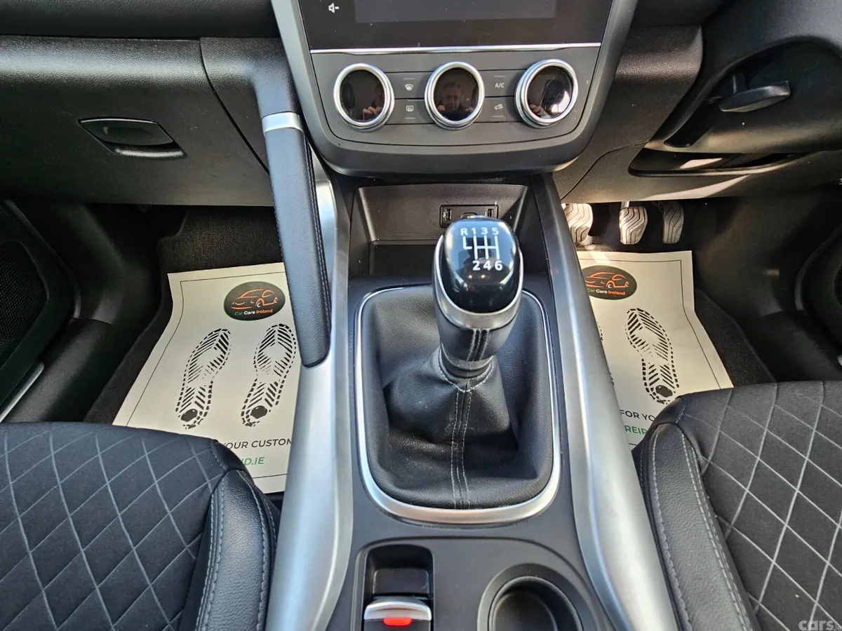 Renault Kadjar SUV, Petrol, 2021, Red