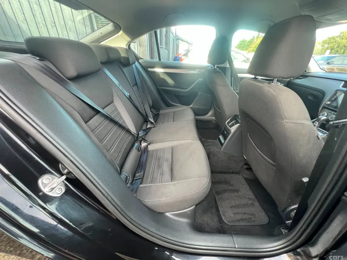 Skoda Octavia Saloon, Diesel, 2018, Black