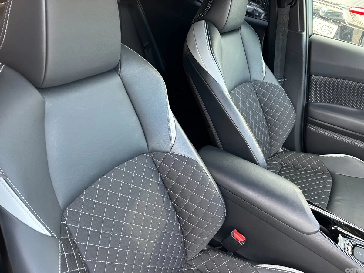 Toyota C-HR Hatchback, Petrol Hybrid, 2019, White
