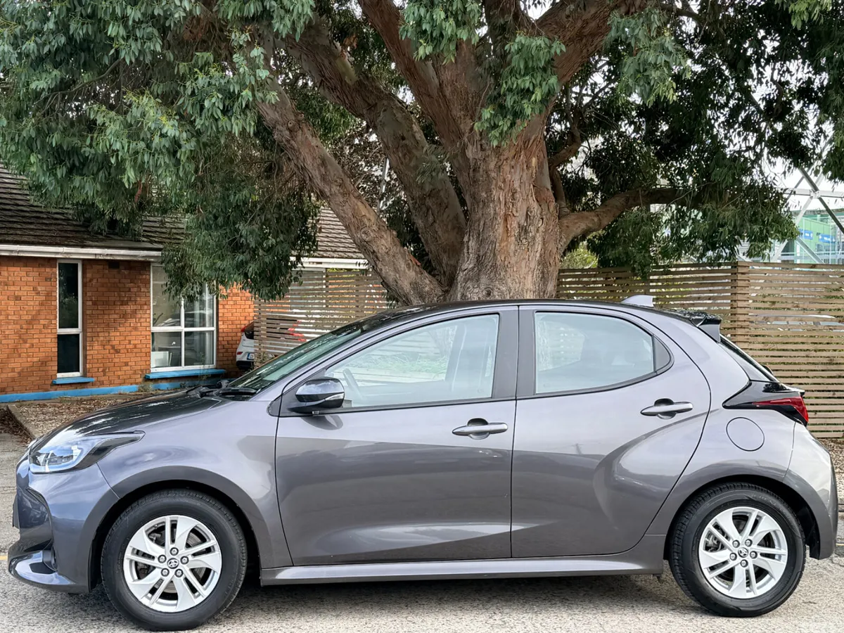 Toyota Yaris Hatchback, Petrol Hybrid, 2024, Grey