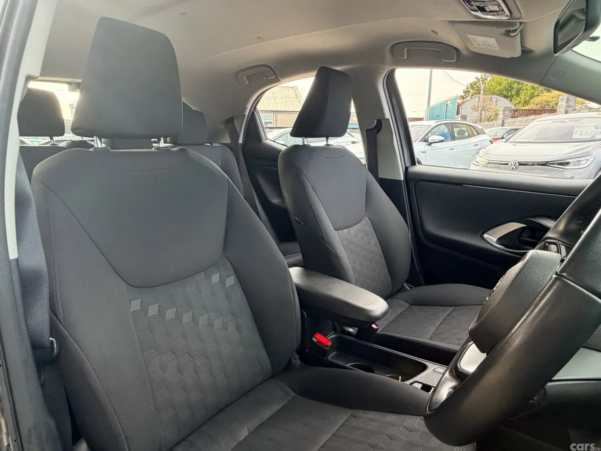 Toyota Yaris Hatchback, Petrol Hybrid, 2024, Grey