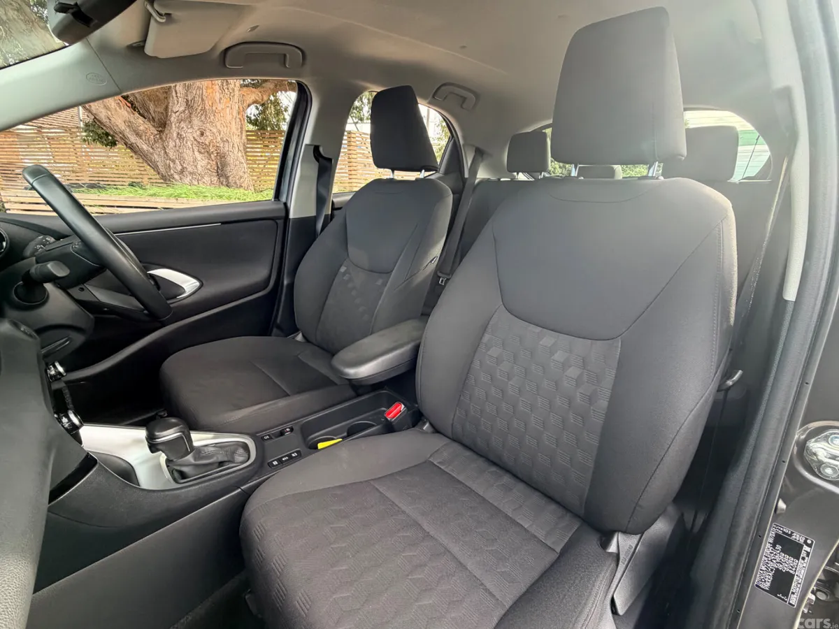 Toyota Yaris Hatchback, Petrol Hybrid, 2024, Grey