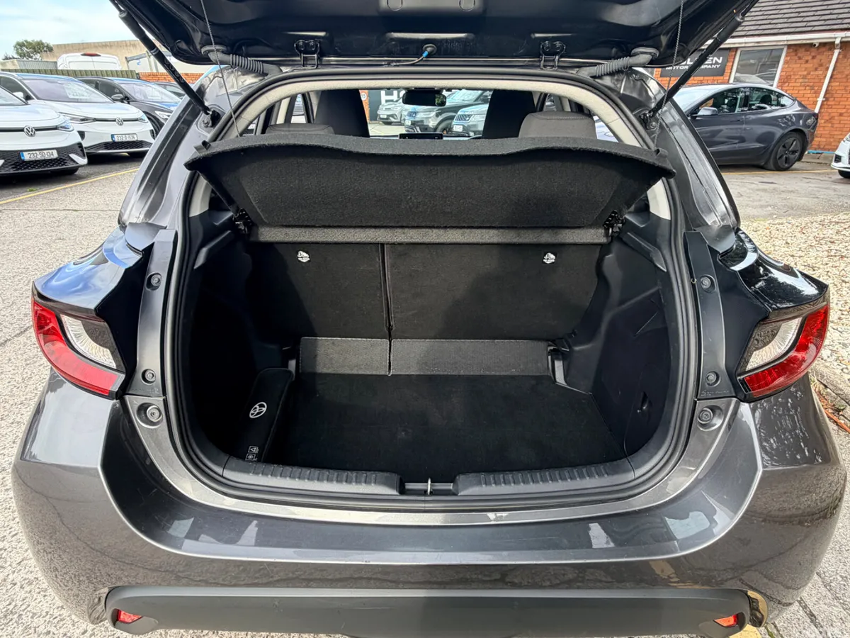 Toyota Yaris Hatchback, Petrol Hybrid, 2024, Grey
