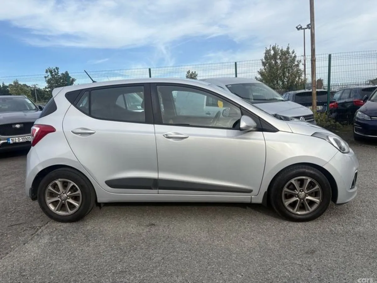 Hyundai i10 Hatchback, Petrol, 2015, Silver