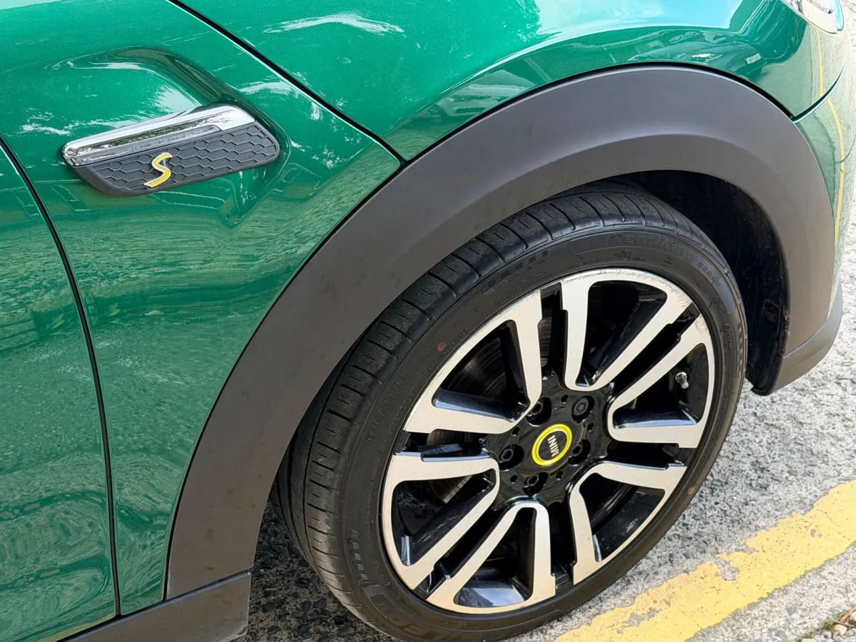 Mini Cooper Hatchback, Electric, 2022, Green