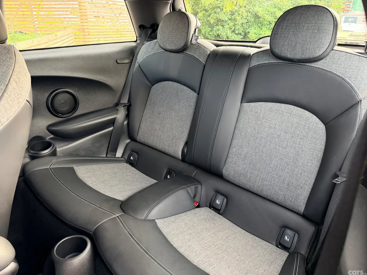 Mini Cooper Hatchback, Electric, 2022, Green