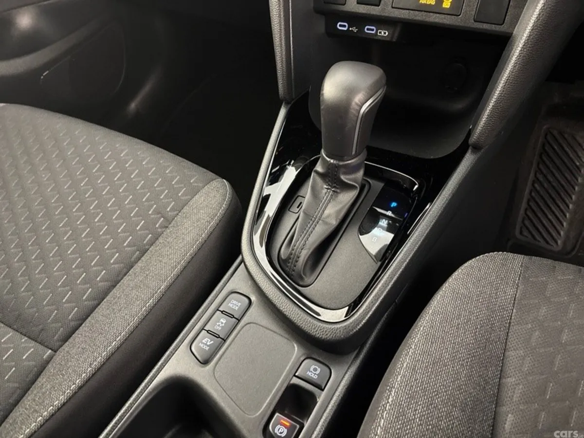 Toyota Yaris Cross Hatchback, Petrol Hybrid, 2026, Grey