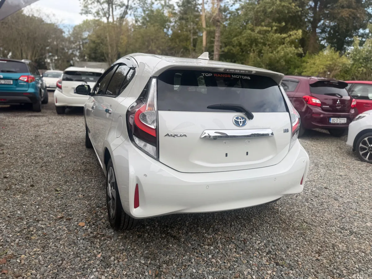 Toyota Aqua Hatchback, Petrol Hybrid, 2021, White