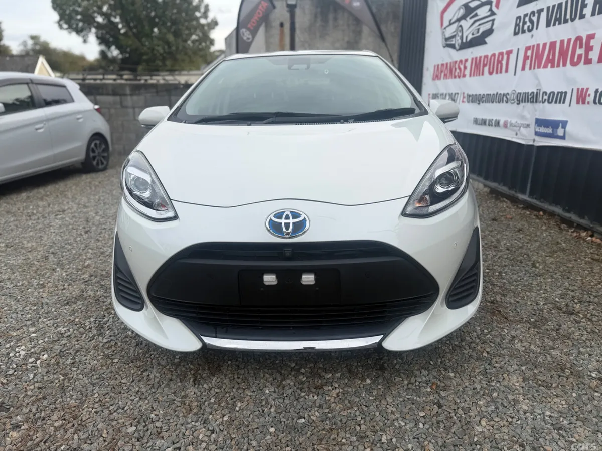 Toyota Aqua Hatchback, Petrol Hybrid, 2021, White