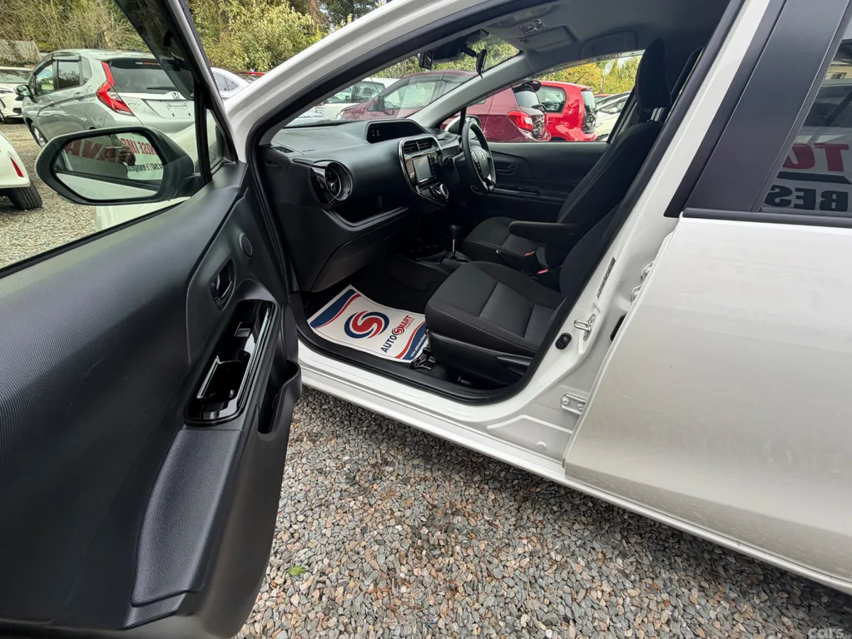 Toyota Aqua Hatchback, Petrol Hybrid, 2021, White