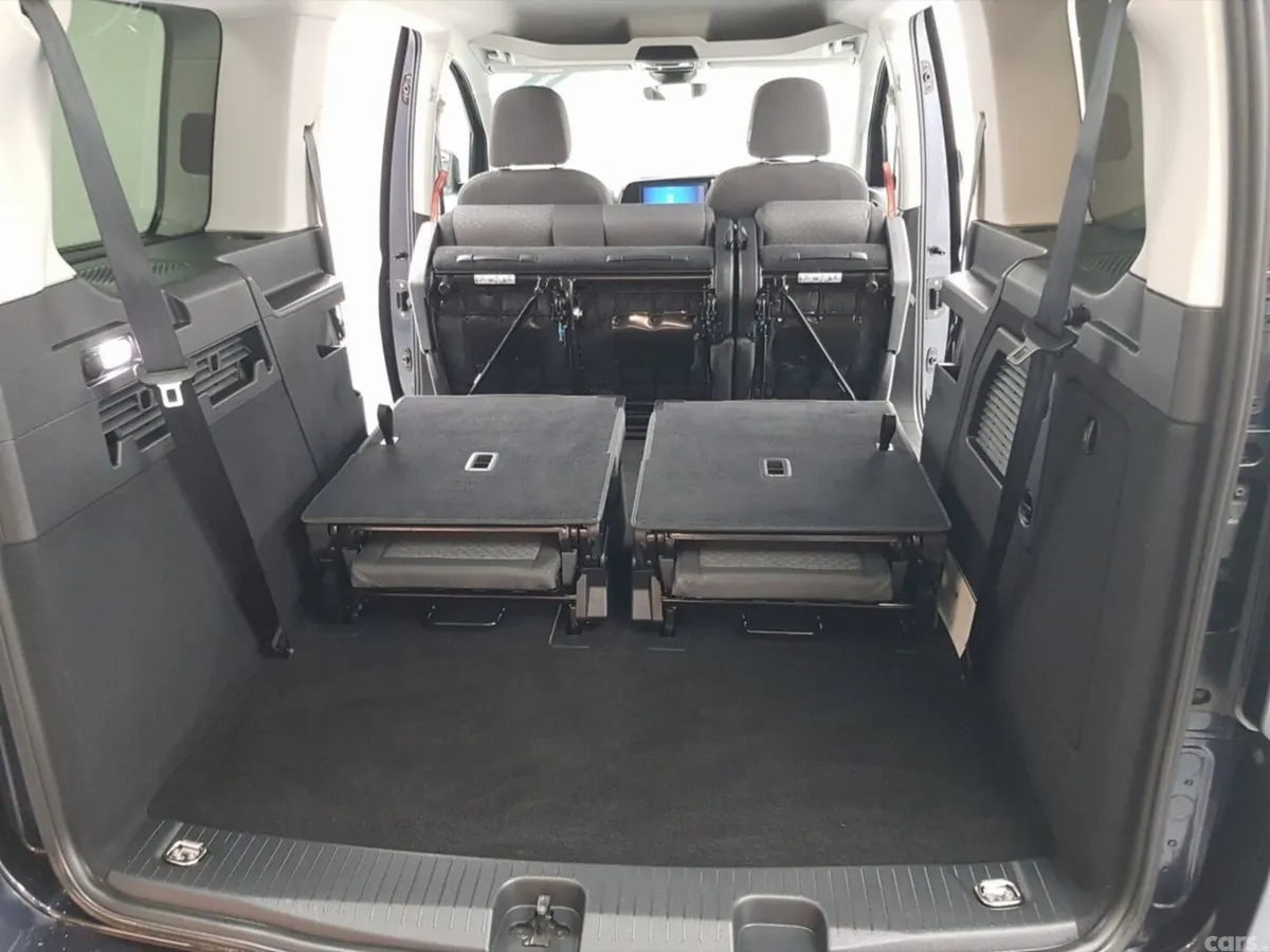 Ford Tourneo MPV, Petrol Plug-in Hybrid, 2025, Blue