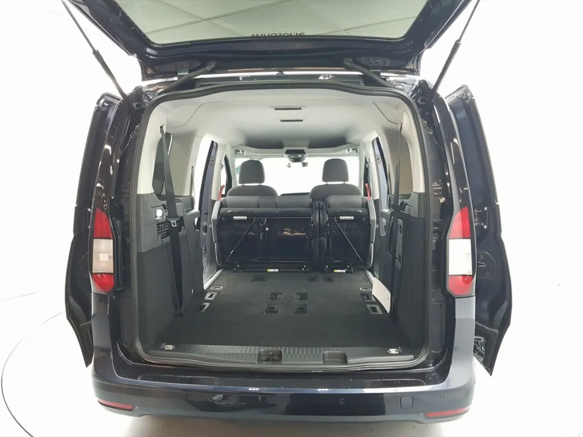 Ford Tourneo MPV, Petrol Plug-in Hybrid, 2025, Blue