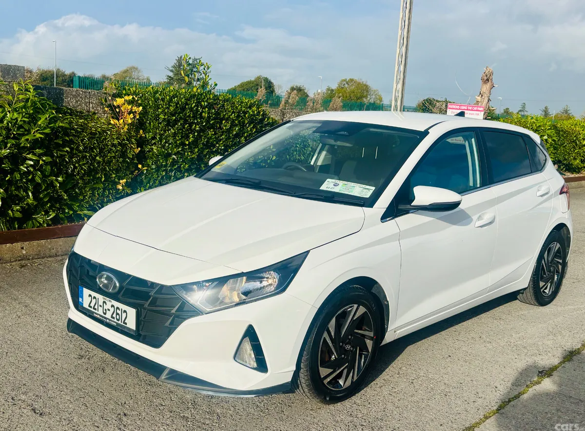 Hyundai i20 Hatchback, Petrol, 2022, White