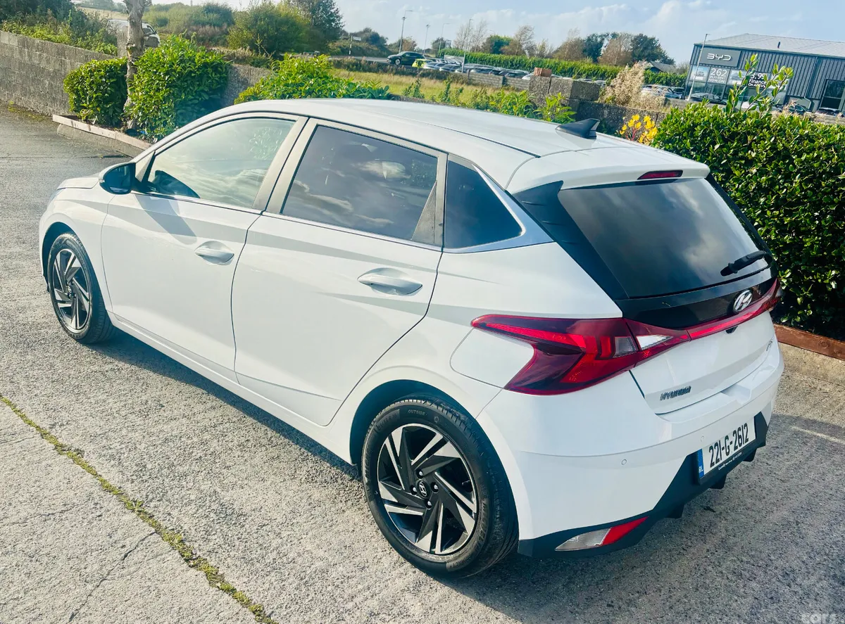 Hyundai i20 Hatchback, Petrol, 2022, White