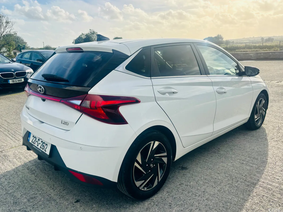 Hyundai i20 Hatchback, Petrol, 2022, White
