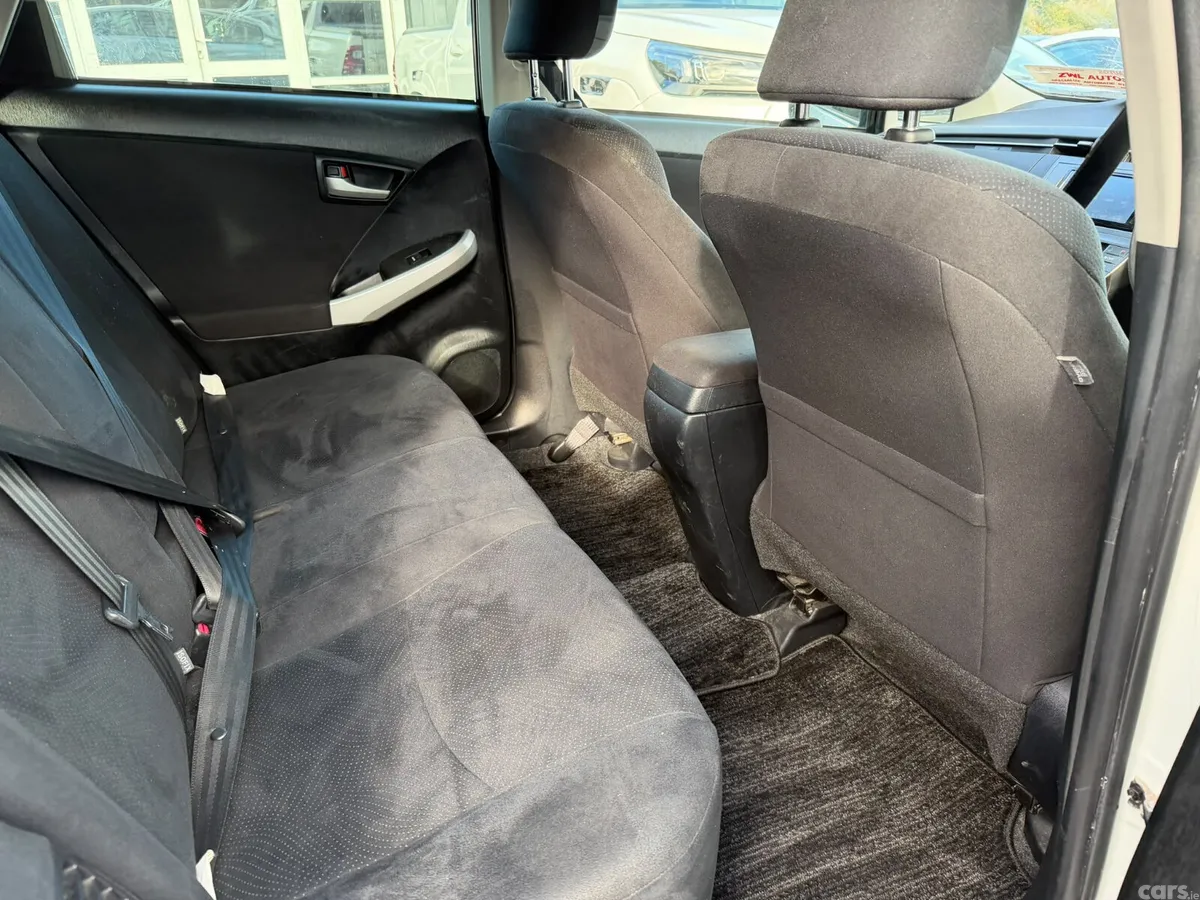 Toyota Prius Hatchback, Petrol Hybrid, 2015, White