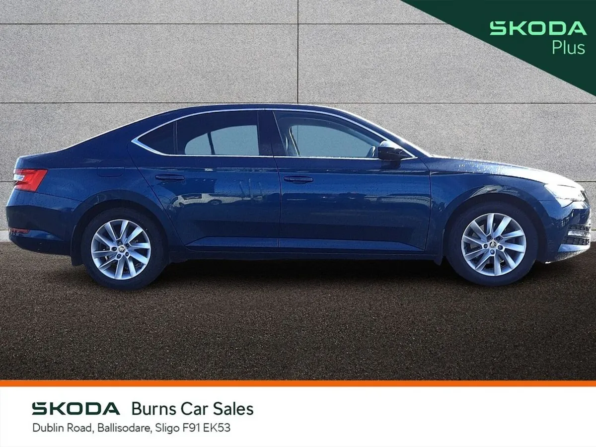 Skoda Superb Saloon, Diesel, 2023, Blue